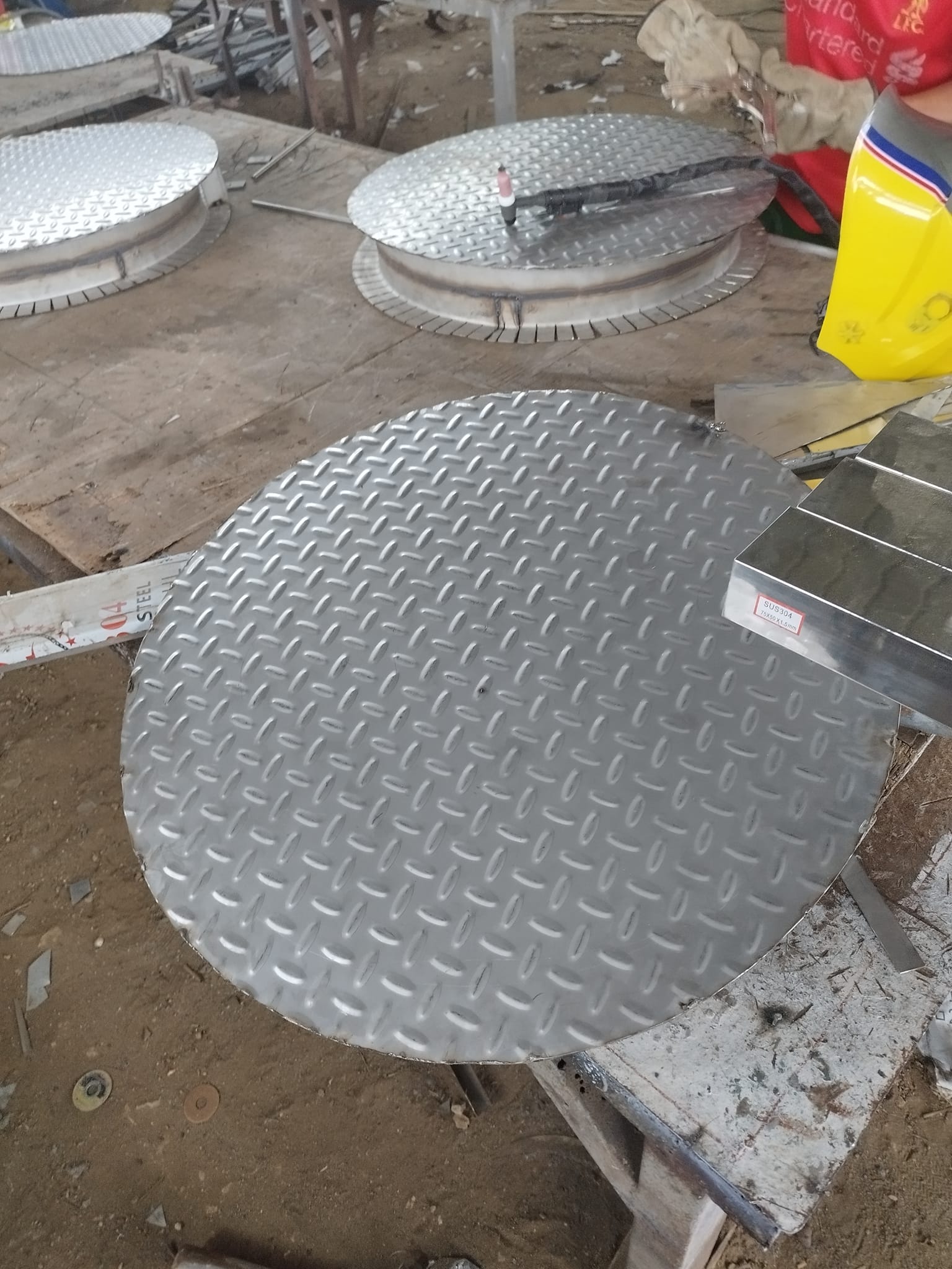 Manhole Cover & Ladder Rung